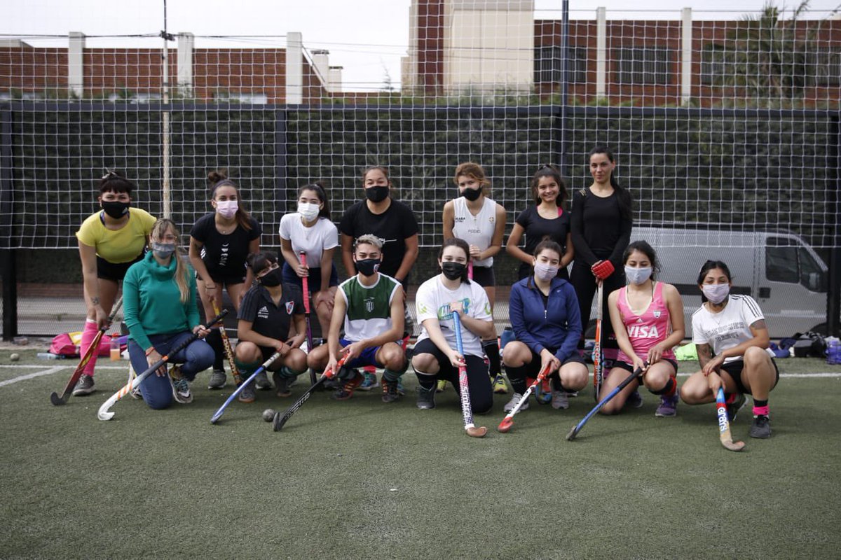 dievalen's tweet photo. Enorme emoción hoy en el nuevo #Cedem4 que ya están disfrutando los vecinos de Ciudadela. Un nuevo polideportivo para toda la familia, para todas las edades, para el deporte, para la salud y la seguridad. 💪💪💪 https://t.co/DBQJCYgjJz
