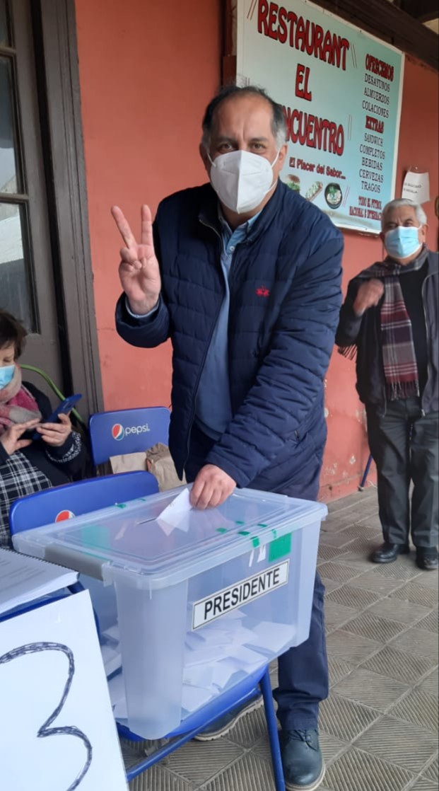 Votando por <a href="/paulanarvaezo/">Paula Narváez</a> en la Consulta Ciudadana de la "Unidad Constituyente", en San Javier. ✌🏻 @PaulaPdta <a href="/CiudadanxsPaula/">Ciudadanía Independiente por #BoricPresidente🌳</a> <a href="/mujeresconpaula/">mujeresconpaula</a> <a href="/Rmontero_/">Ricardo Montero Allende</a> <a href="/PS_SanJavier/">Partido Socialista - San Javier Chile🇨🇱</a> <a href="/PSChile/">Partido Socialista de Chile</a> #ElSabadoVotoPaula #PaulaPresidenta #YoVotoNarvaez #VamosPorLoImposible #EstamosconPaula