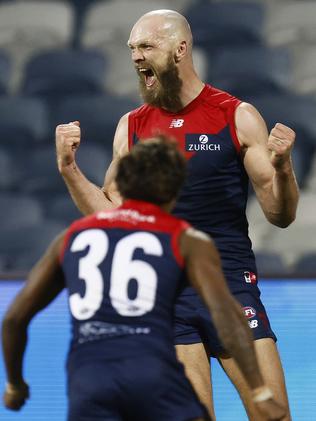 AgPeriUrban's tweet photo. Truly remarkable victory, set up by @ClaytonOliver16 best afield heroics and sealed by Max @gawndog37 match-winning goal after the final siren, gives @MelbourneFC its first #AFL #minorpremiership in 57 years; and confidence that no situation is too dire.
#AFLCatsDees #FiredUp #HS https://t.co/ofph7plGev