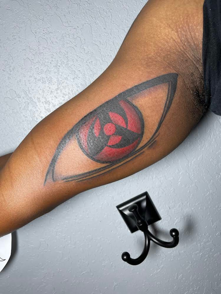 Pride N Envy Tattoos on X: "This awesome Kakashi's sharingan from the anime Naruto was perfectly made by our talented artist @eyeofthelionesstattoos. # naruto #animetattoo #Tattoos #sharingan #kakashi #solidink #narutotattoos #colortattoos https://t.co ...