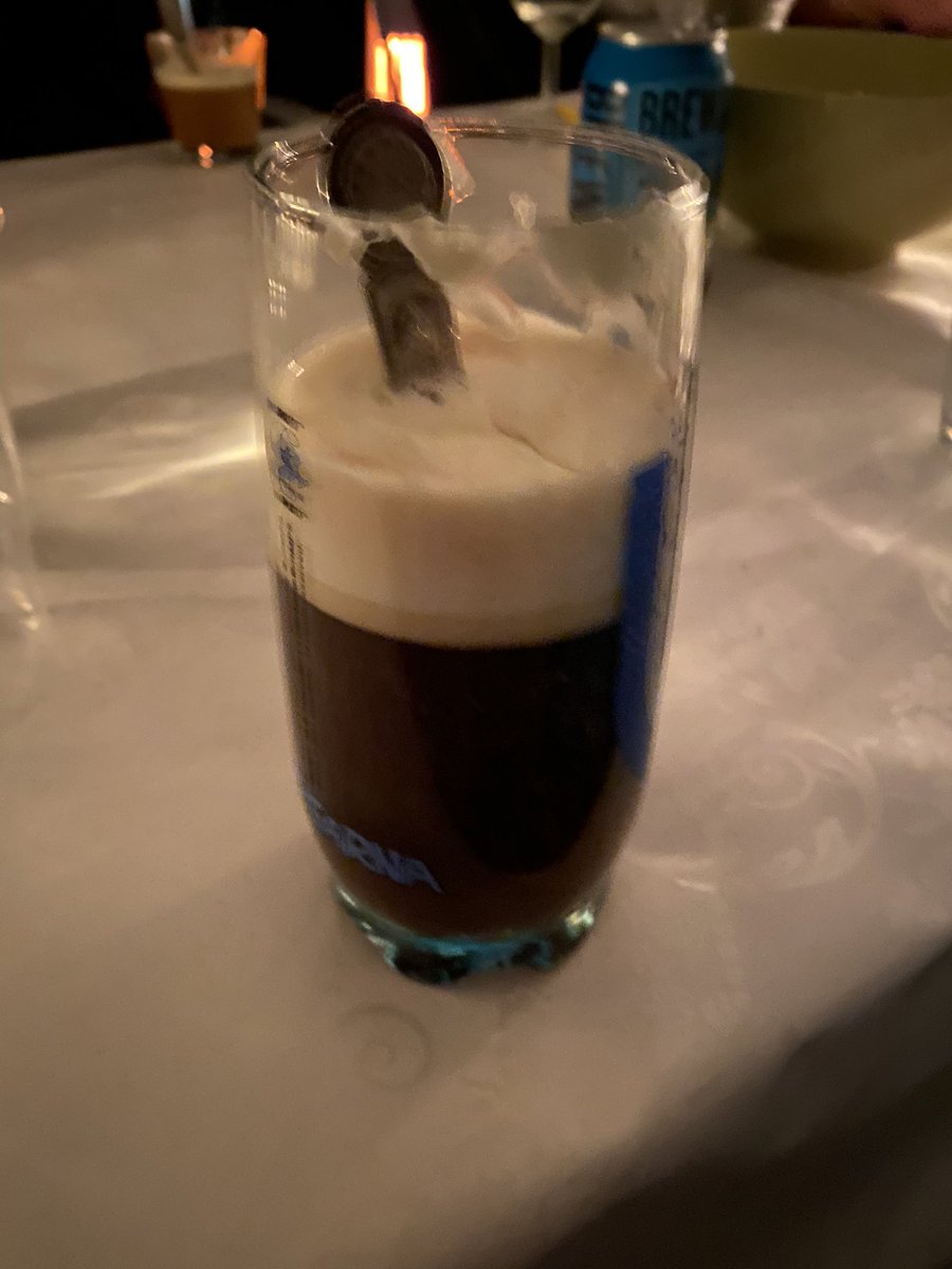 SkoogChristian's tweet photo. Ok skit i glaset men inte det somnär i glaset #irishcoffe #höst? https://t.co/1KCHKKKFSA