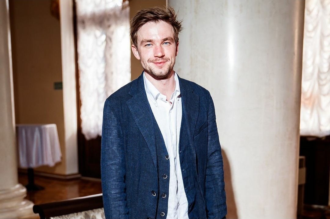 однако одним из самых популярных. однако одним из самых популярных. это мы сериал. сергей филиппов. александр петров 2022.