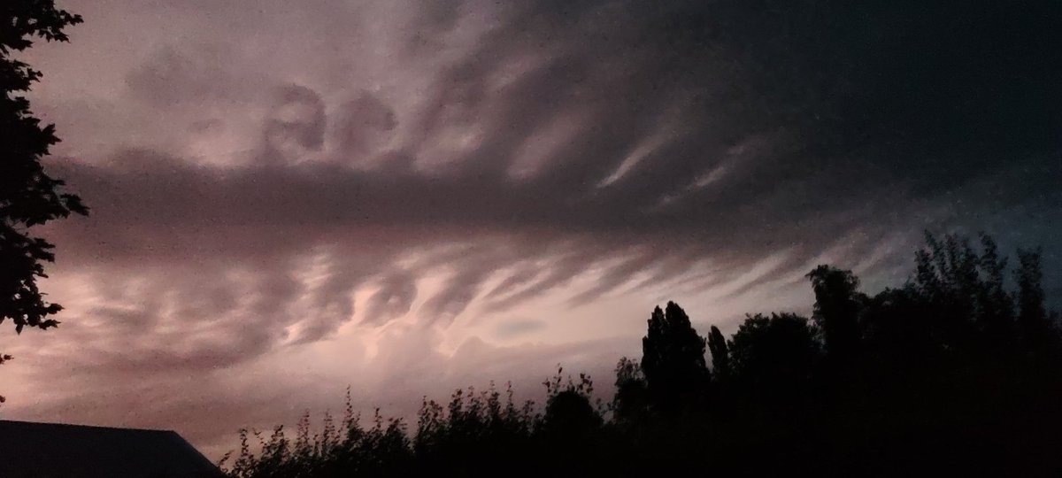 KnightLexay's tweet photo. Le ciel de s soir est magnifique https://t.co/MYs27I5HQ0