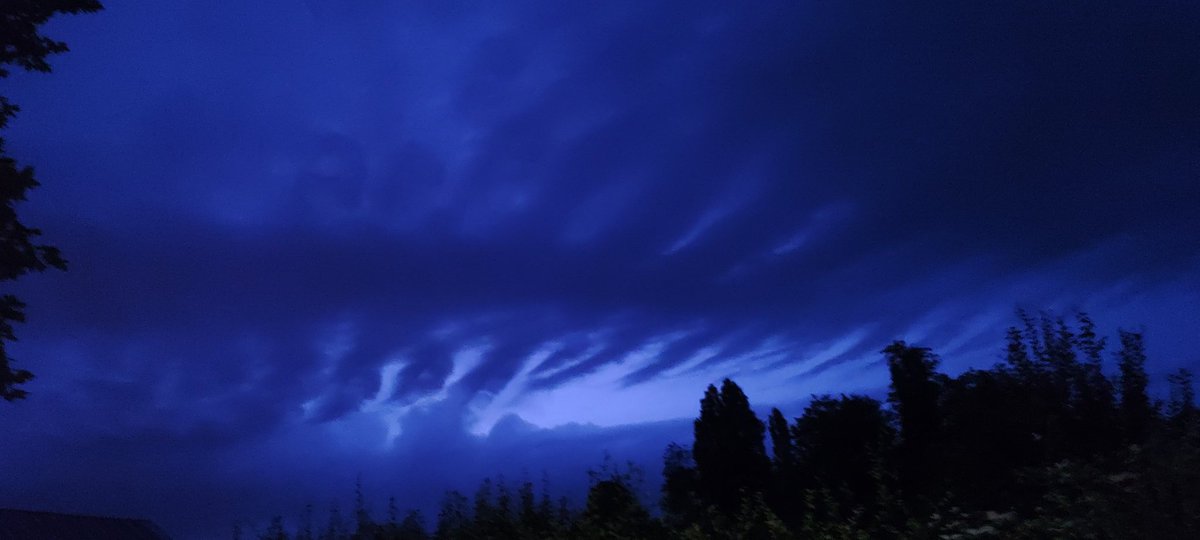 KnightLexay's tweet photo. Le ciel de s soir est magnifique https://t.co/MYs27I5HQ0
