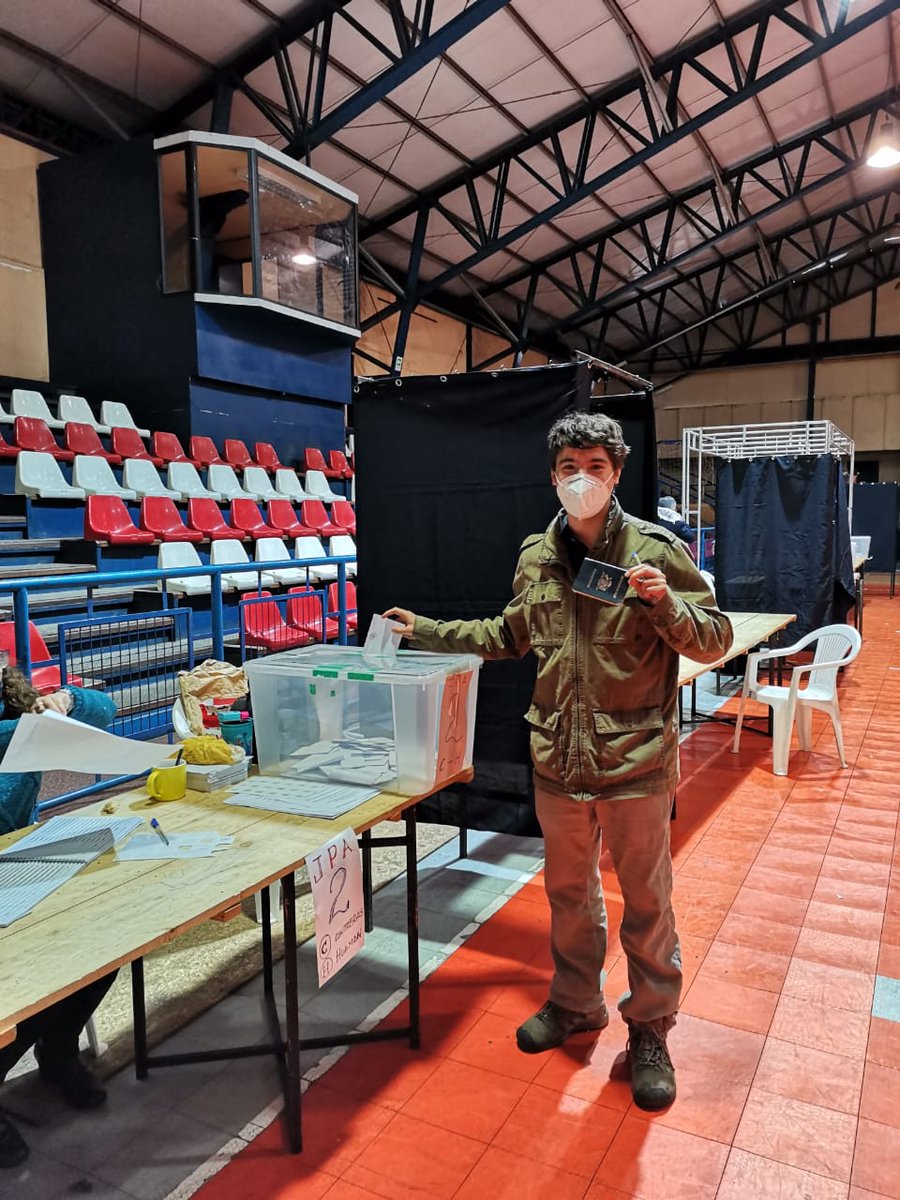 Anécdotas de esta #ConsultaCiudadana: se me perdió el carnet ayer, y tuvieron que venir a dejarme el pasaporte para poder votar por Paula Narváez en #Macul ¡Todo voto cuenta! <a href="/paulanarvaezo/">Paula Narváez</a> @PaulaPdta