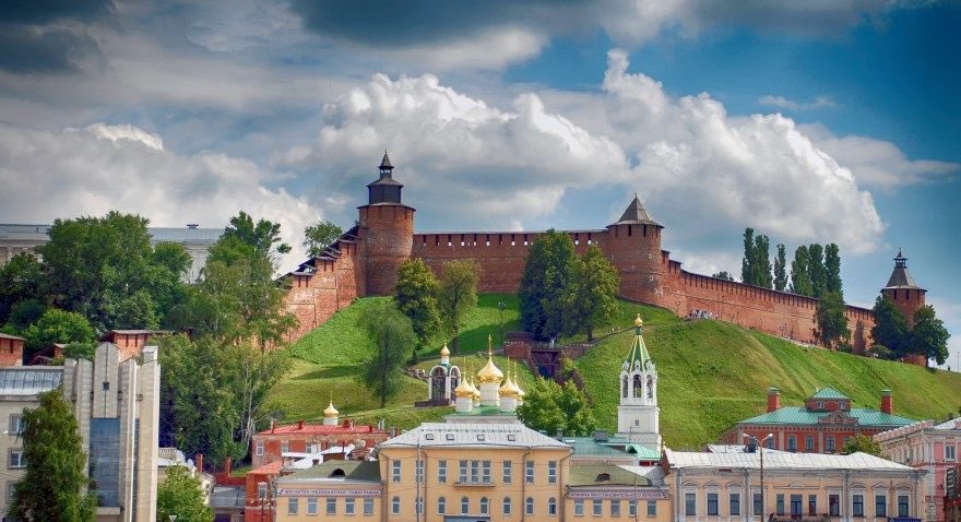 mae_rusia's tweet photo. ¡Una de las ciudades más grandes de #Rusia - Nizhni Nóvgorod - cumple 8️⃣0️⃣0️⃣ años hoy!

🏙 Fundada en 1221 en la confluencia de los ríos Volga y Oká, hoy es un mayor hub logístico, centro industrial, comercial y cultural.

El Kremlin es el símbolo más emblemático de la ciudad. https://t.co/Hq1s9ZTYUY