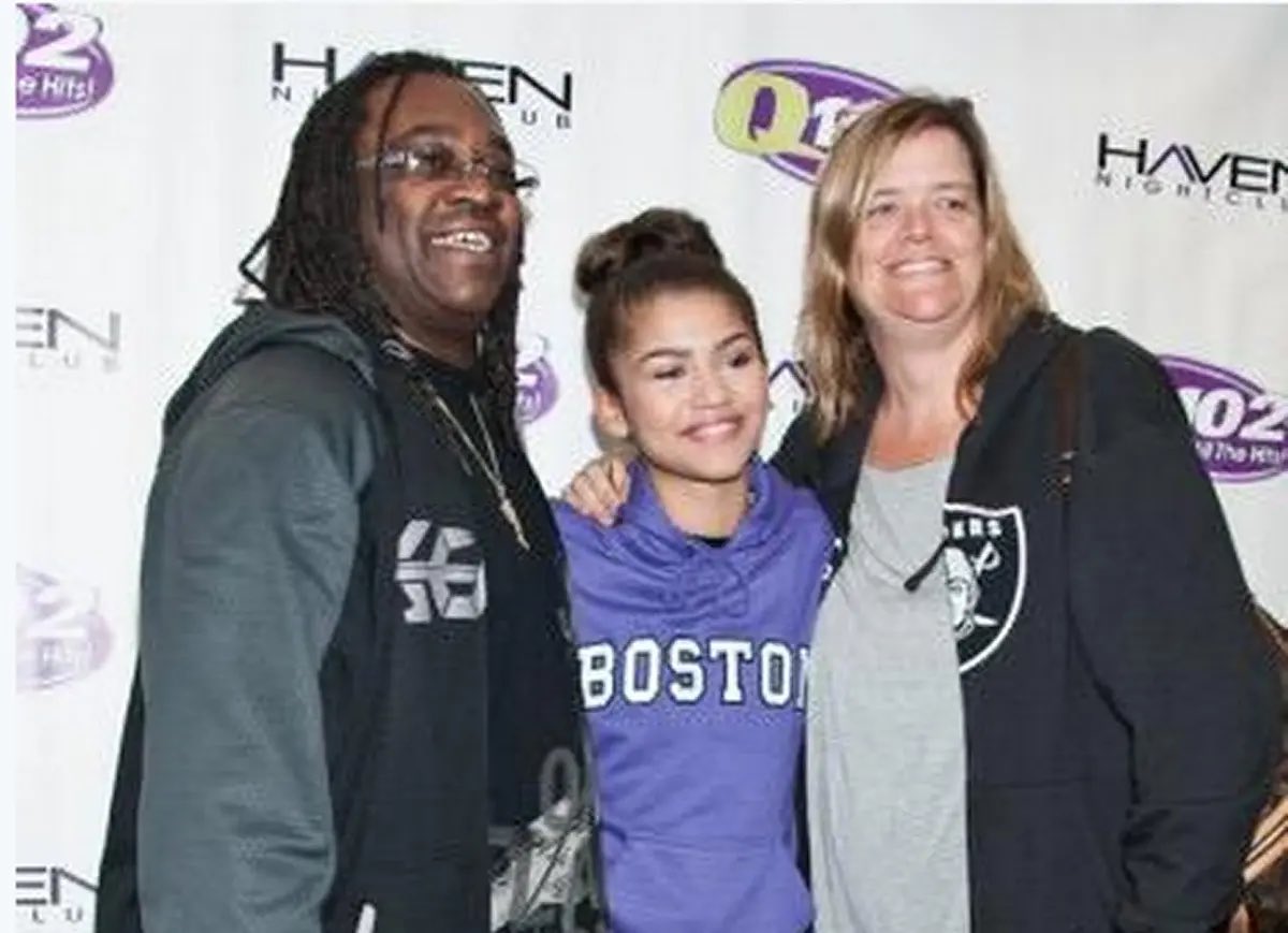 urfavlocalstan's tweet photo. @WaffleCarpet @findurmeme these are zendaya and doja cat’s fathers. both are black…now cardi + bia…you can compare them to her 🤷‍♀️ https://t.co/Ys9DKF1k6j