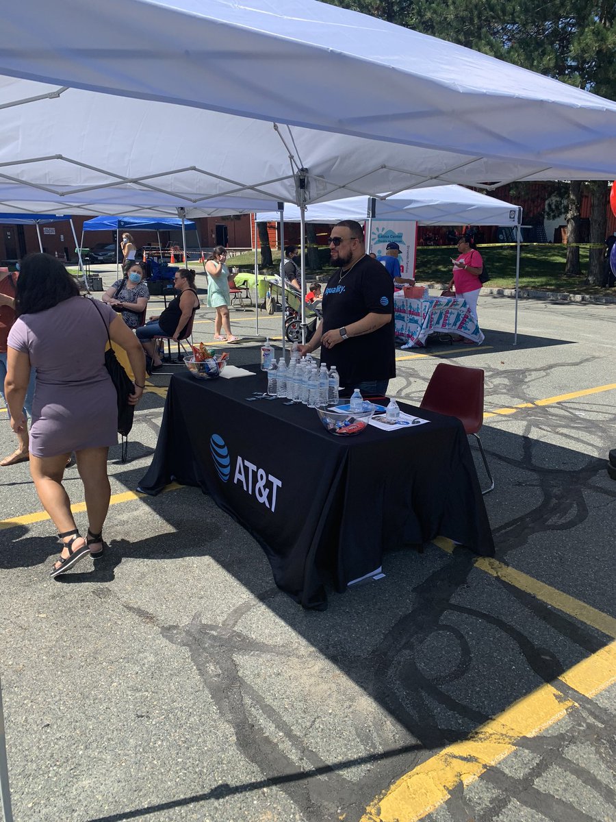 Here is Eli staffing a Back to school event he uncovered at Northshore Community College. Finishing the event with 10 leads!!! <a href="/keroninc/">Keron Incarnato</a> <a href="/CarolWalsh01/">Carol Walsh</a> @SeanParkinson82 <a href="/erod8705/">Eli Rodriguez</a> #BackToSchool #SOS