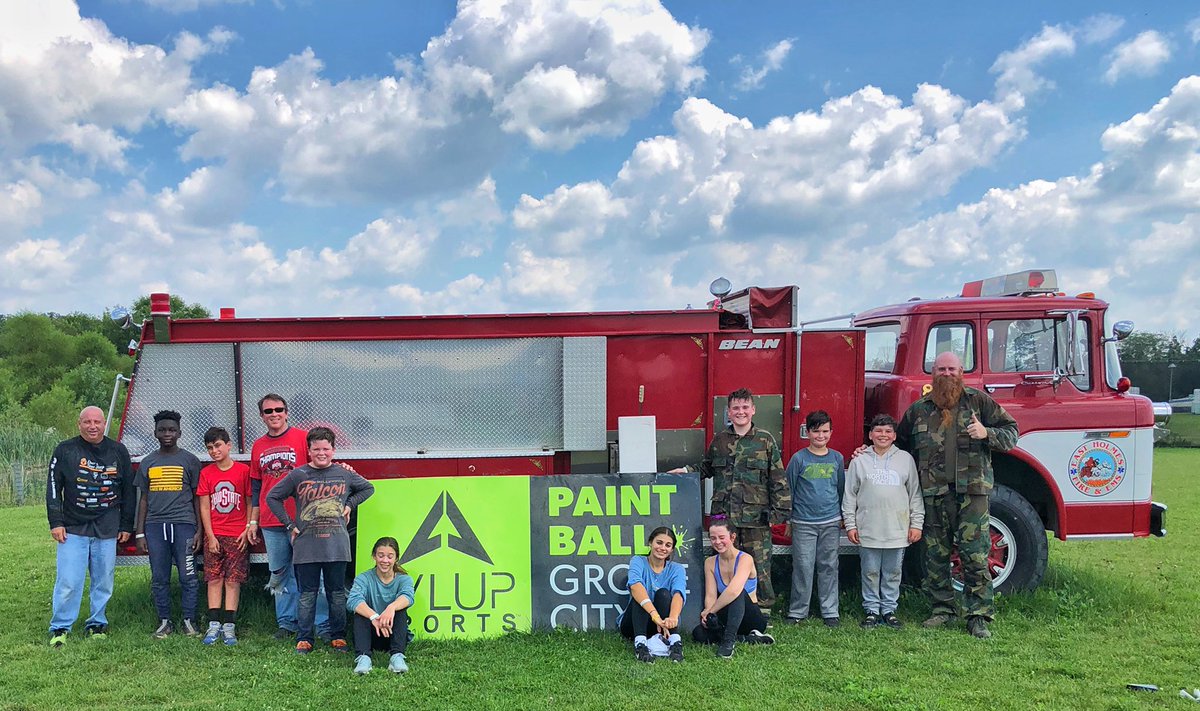 Had a blast at <a href="/lvlupsports/">LVL UP Sports</a> today - birthday party for Fraser’s buddy. Of course, there was zero hesitation when they asked if I could help “chaperone”. 

(Can you find me and Fraser in the crowd?)

Makes me want to revive the Paintball Club we used to have at North! 🤔 #ALLN