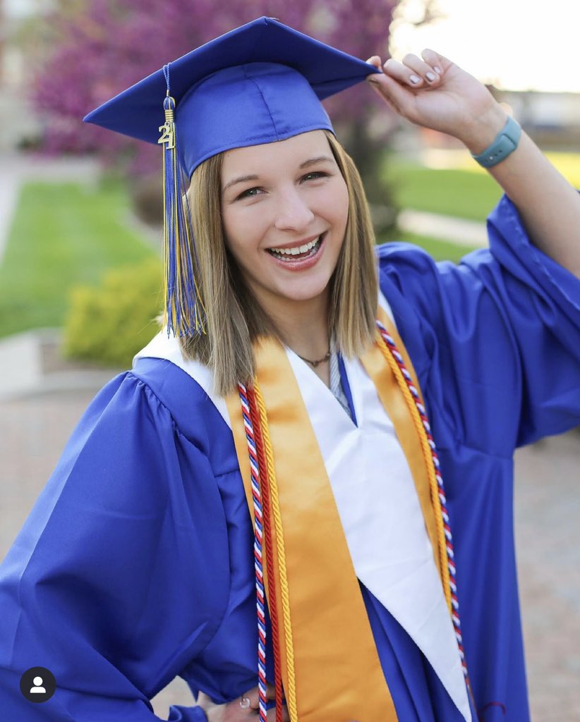 jeffpage2's tweet image. Folks, it’s time to think about Senior photos or family Christmas photos. I can’ recommend Meredith Frahm enough! She great to work with, super talented, and makes everything easy. And her photos are some of the best around. meredithfrahmphoto.wixsite.com/mysite