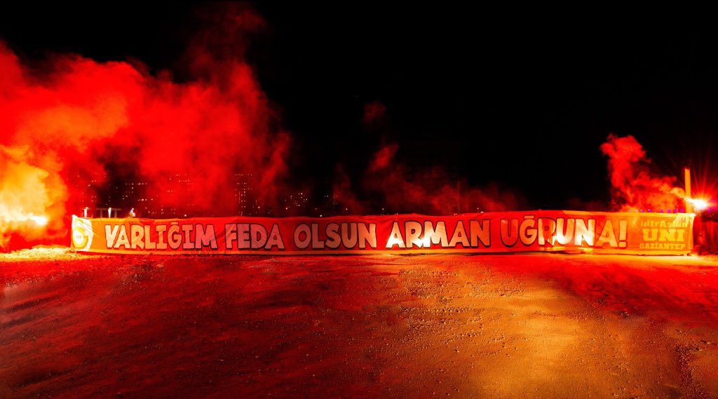 VARLIĞIM FEDA OLSUN ARMAN UĞRUNA @GalatasaraySK! #ultrAslanUNI