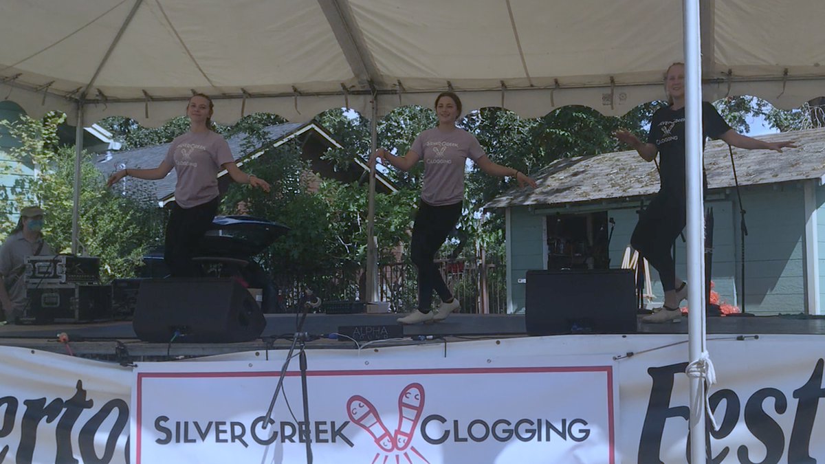 DanceAcoustic's tweet photo. We fun day dancing, meeting people, and just generally having a great time at the Silverton Fine Arts Festival
.
Great job dancers!!
.
#silvertonoregon #silvertonartsfest2021 #cloggingonstage #cloggingiscool #weloveclogging #danceclassesthatmakekidshappyTM #silvercreekclogging https://t.co/yNGQoA5VKx