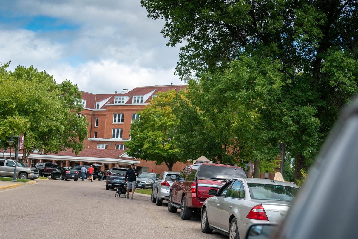 BethanyLutheran's tweet photo. Today was MOVE IN DAY at Bethany! 👏📦 Welcome to our new and returning students! 

Be sure to check out our Best Week Ever Schedule: https://t.co/G7a7QGEqOT #ForeverBLC #BLCBestWeekEver https://t.co/C42lzUNPnV