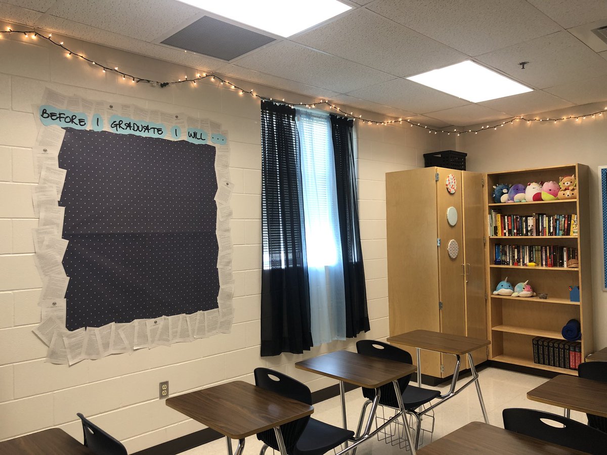 CarrieUnbound's tweet photo. Well, it’s as “first day ready” as it’s going to be. 🥰 Ready to meet my 2022 Hawk seniors! #HHTalonsUp https://t.co/9hAZVsmjT5