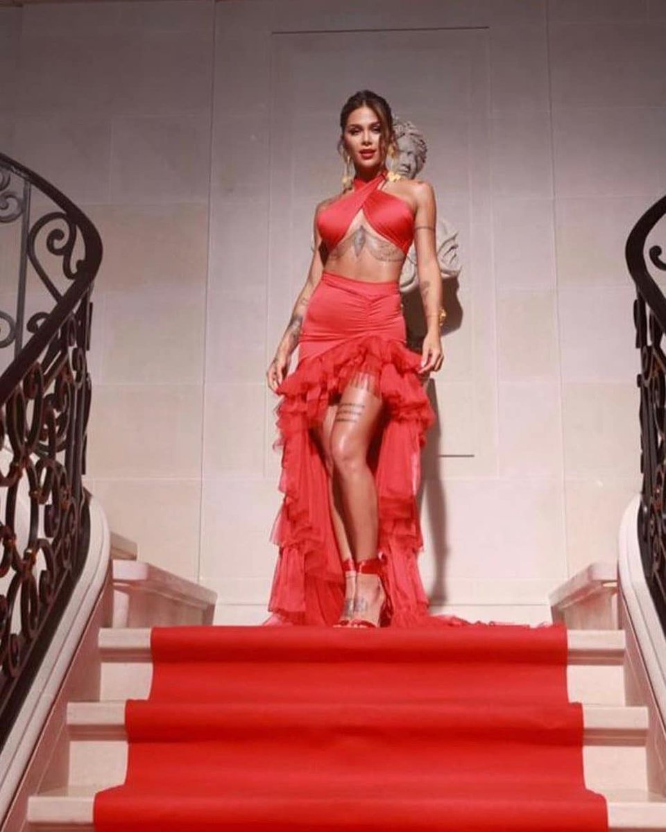YouTube — “Lejos Conmigo” de <a href="/Greeicy_rendon/">Greeicy Rendon</a> y <a href="/AlejandroSanz/">Alejandro Sanz</a>:

1er Dia: 1,2M
2do Dia: 900k

TOTAL: 2,100,000 views