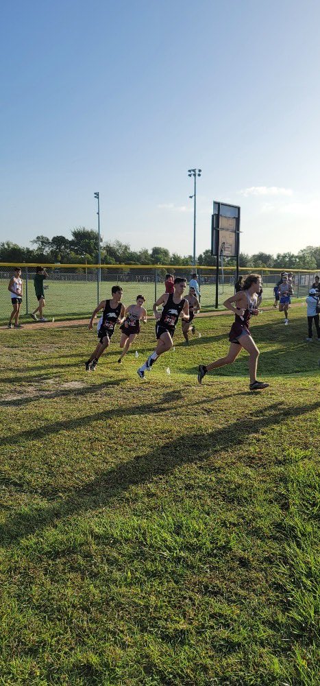 PmemorialXC's tweet photo. Another fantastic day for @PMHS_Mavs @PasadenaISD_TX cross country!

Jake Cruz took 10th and medaled in the Boys Gold

All varsity runners improved their 5K time significantly

Our JV team added 3 new members this race!

GO MAVS!!! https://t.co/mkwx42Uuih