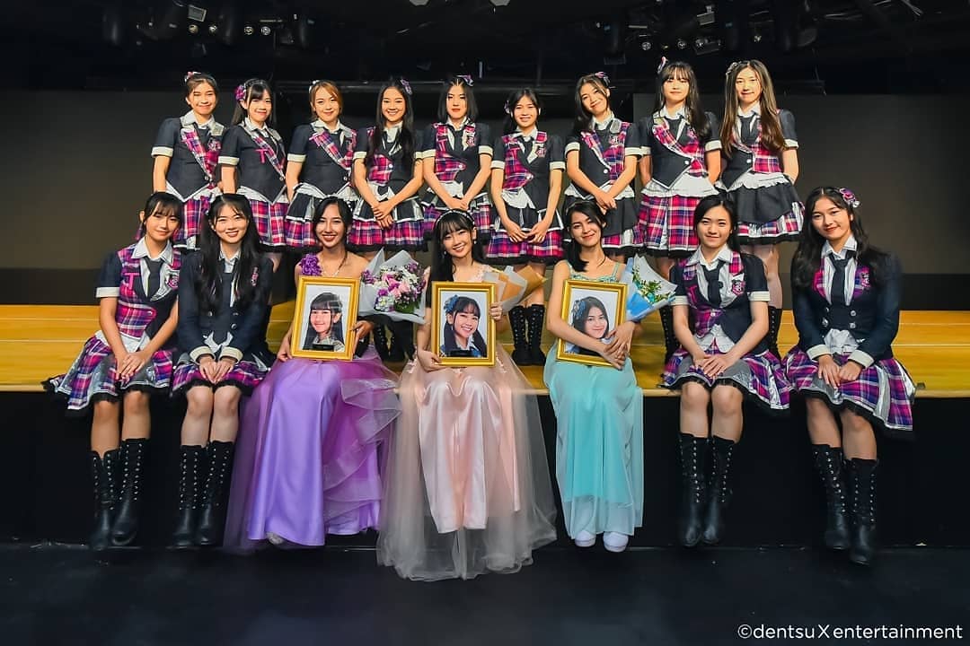 frhsj_'s tweet photo. 1 year ago was the first time i got to know them, and until now i still always miss them :) #FlyWithTeamT https://t.co/CgRvUZsXh5