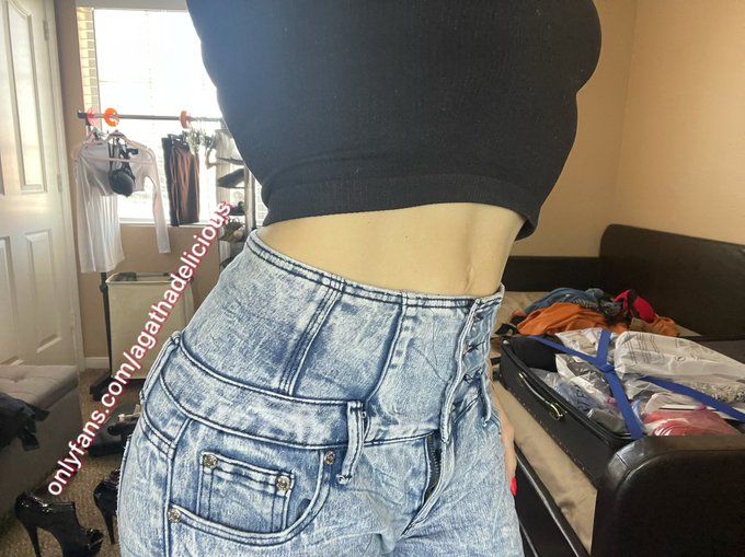 posting fun stuff to my O.F. #footworshi̇p #footworship #bigfeetgirls #bellybuttonfetish #bellybutton<a href="/tag/footworshi%CC%87p"class="tags">#footworshi̇p</a><a href="/tag/footworship"class="tags">#footworship</a><a href="/tag/bellybutton"class="tags"><span>#bellybutton</span></a><a href="/tag/bellybuttonfetish"class="tags"><span>#bellybuttonfetish</span></a><a href="/tag/bigfeetgirls"class="tags"><span>#bigfeetgirls</span></a>