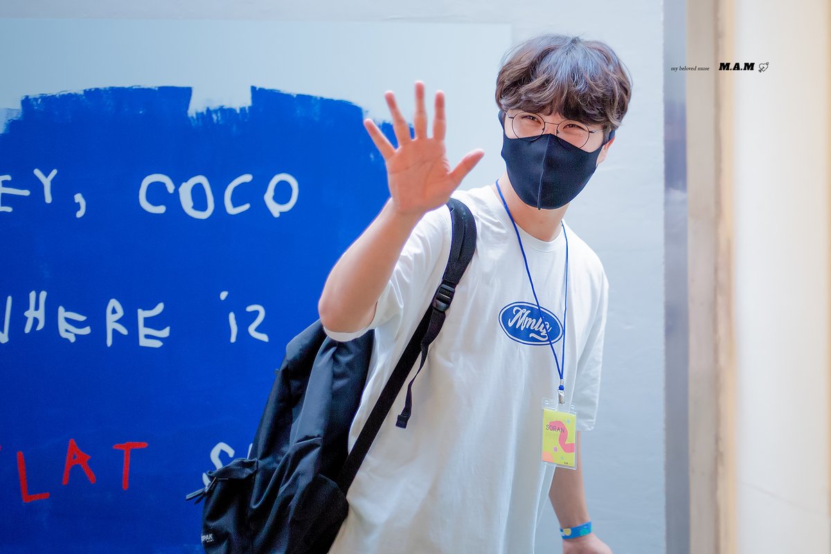 210820 Soran 11th Anniversary ‘Grand Soran Festival’
목걸이와 손목띠 그대로 하고 가시는 거 정말 세상 귀엽따
#소란 #고영배 #소란11주년축하해 #우린언제까지나소란비춰주는별