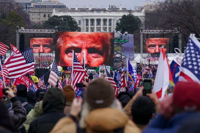 RobDavis44's tweet photo. Twitter can silence Trump but not his patriot army.

#SaveAmerica #LetTrumpTweet #IFBAP https://t.co/nnFVdxZstR