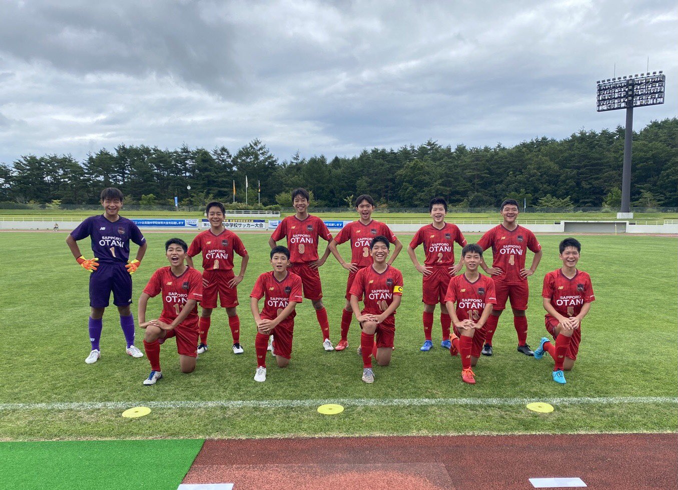 札幌大谷中学校サッカー部 全国中学校サッカー大会結果 2回戦vs宮城東北学院中 2 0 勝ち 得点者 高山 笹 準々決勝vs鹿児島神村学園中 0 0 Pk1 3 負け ベスト8敗退 2試合ともに持っているもの全てを出し切りベストゲームをすることができました 約2ヶ月