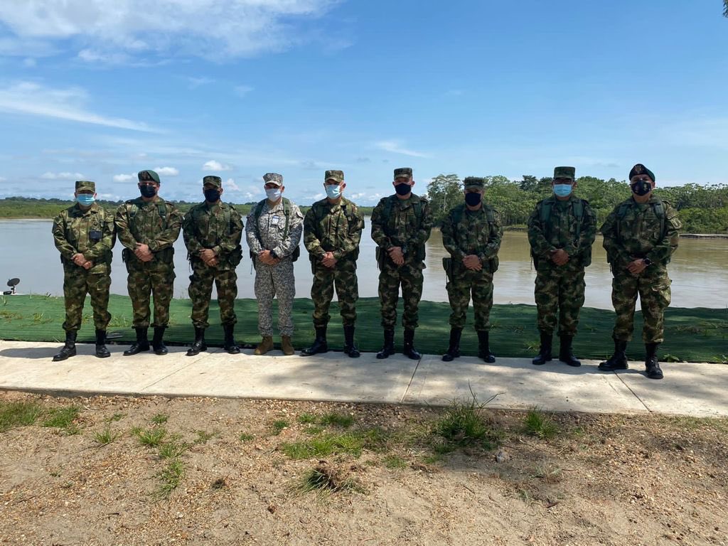 FNA_ArmadaCol's tweet photo. En las instalaciones del #BFIM32 en San José del #Guaviare, recibimos la visita del Sargento Mayor de Comando @COL_EJERCITO, quien entregó un afectuoso saludo de agradecimiento al personal por el óptimo desempeño operacional en los departamentos de Guaviare y Meta. https://t.co/5ixL10MeYo