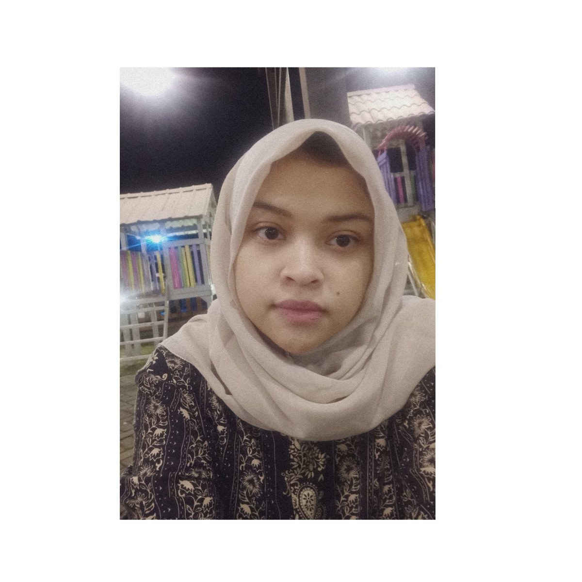 nandaedwina's tweet photo. 45 hari pasca melahirkan. Keluar rumah masih males dandan. Badan, pipi, hidung masih bengkak. Mata panda akibat kurang tidur. https://t.co/PCDvGPmoq1