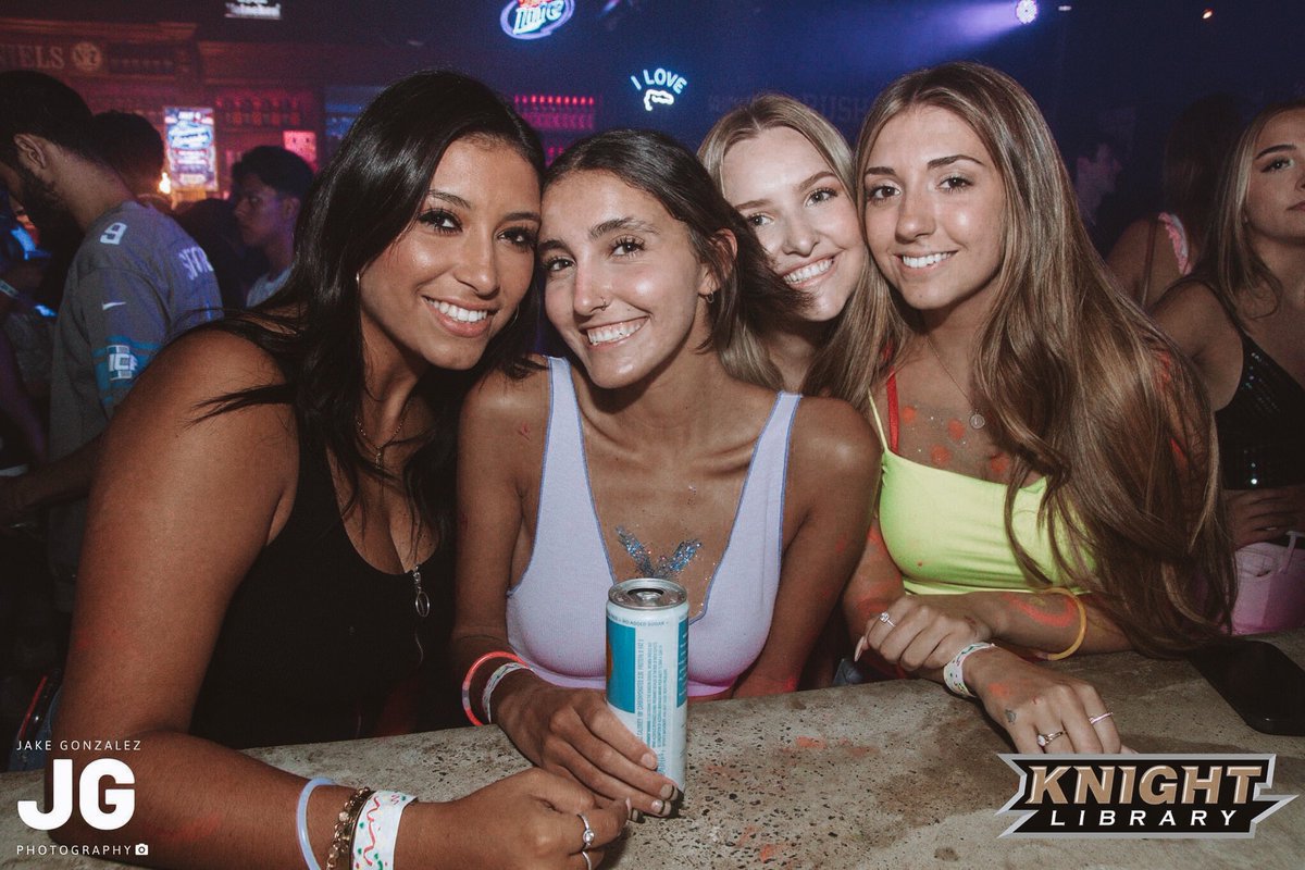 KnightLibrary's tweet photo. Join us for a wild Saturday night w/ @xprettygoodx and 👇🏼👇🏼
🆓 drinks 🍹
$1 pink whitney 🍬
$2 shots/trulys
$3 captain 🧑✈️
Doors open at 9pm
#rushlib📚 https://t.co/DHINlNdMyL