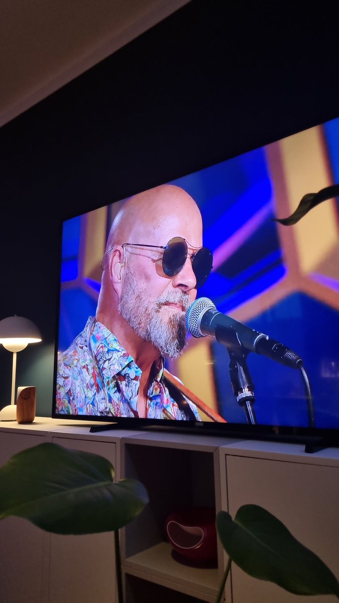 Hljóðið er mjög flott hér og öllum líður vel Bubbi, takk fyrir mig. Flott show hjá RÚV og Hörpu. Akkúrat sem mig vantaði! #tonaflod <a href="/HarpaReykjavik/">Harpa Reykjavik</a> <a href="/RUVohf/">RÚV</a>