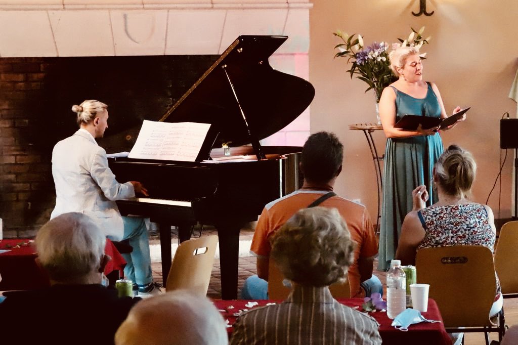 Un beau et bon concert partagé avec <a href="/martianevonkant/">SELESKOVITCH</a> dans le #Berry, avec un public chaleureux et respectueux des gestes barrières ! Particulièrement heureux d'avoir, entre autres, joué ces splendides mélodies de Rachmaninov, et mes premiers "Reflets dans l'eau" de Debussy.