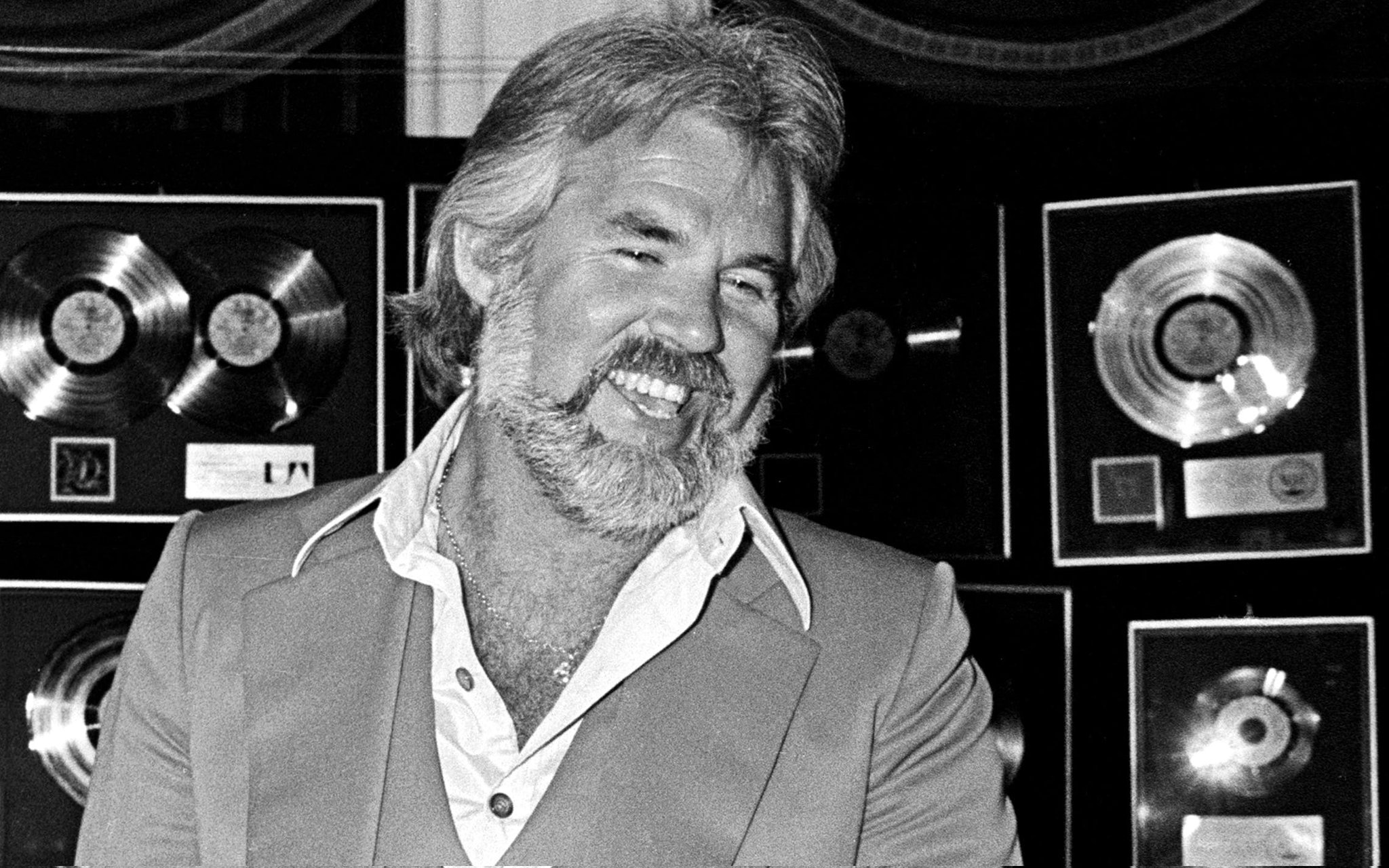 Happy Birthday to the late Kenny Rogers!!! 