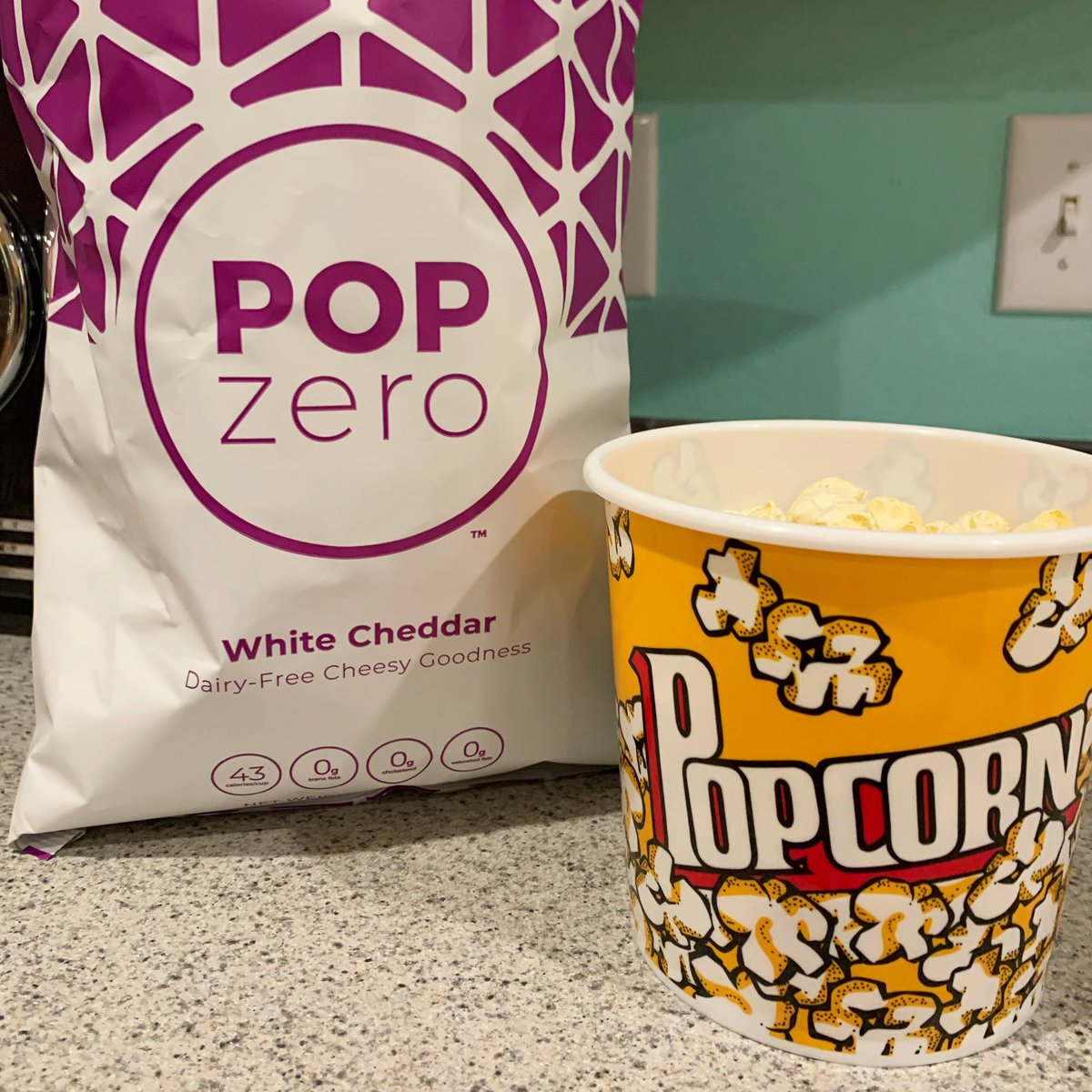 thebattyvegan's tweet photo. Found this white cheddar @PopZeroPop at Hy-Vee!! I haven’t had cheesy popcorn in a really long time, so I’m excited to have this! It’s got just the right amount of cheesiness and I could devour the whole bag in one sitting!! https://t.co/cfNqeIzo0Q