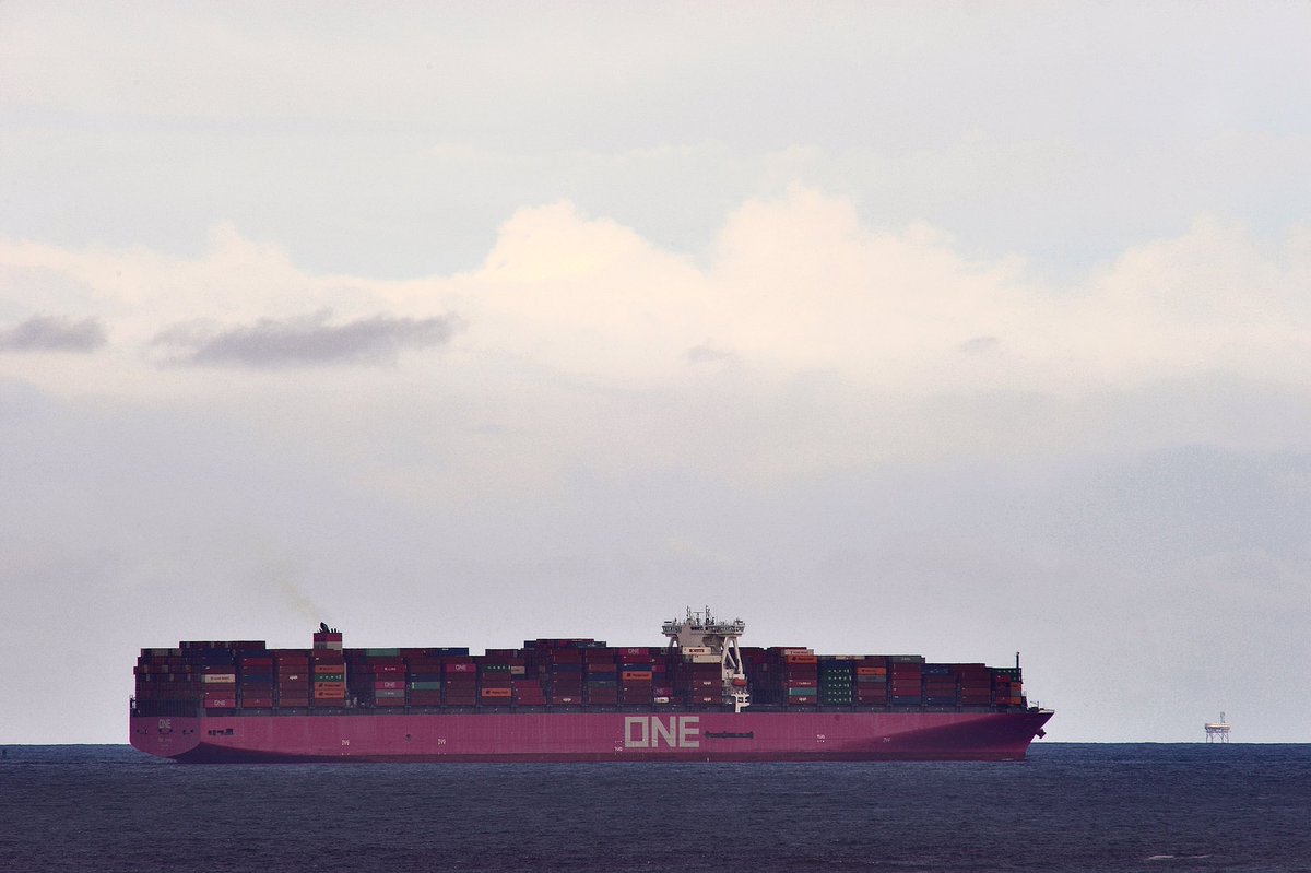 johnmorgan726's tweet photo. The ONE APUS, IMO:9806079 @ONENorthAmerica @ONE_LINE_JAPAN en route to Wilmington, Delaware, flying the flag of Japan 🇯🇵. #OneApus #ContainerShip #ShipsInPics https://t.co/RGUXUM0Heu