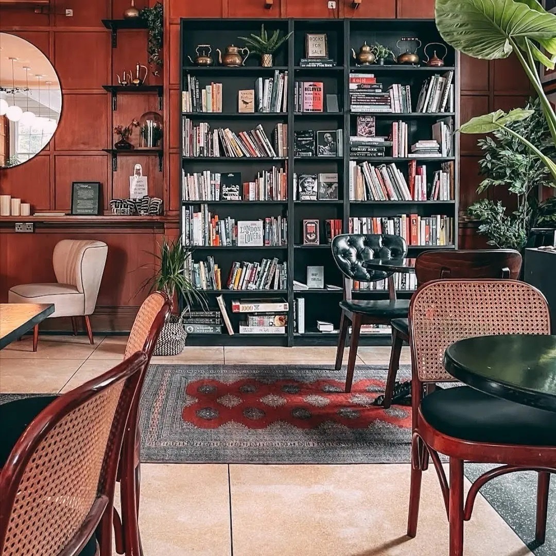 emeraldnetwork's tweet photo. Join us for ‘chai and chat’ with author of #MinaretsintheMountains @_TharikHussain at the wonderful @root25ldn - book via https://t.co/FKufsrwbMY #BookSigning #BestCafeEver https://t.co/aQHRGKWbXW