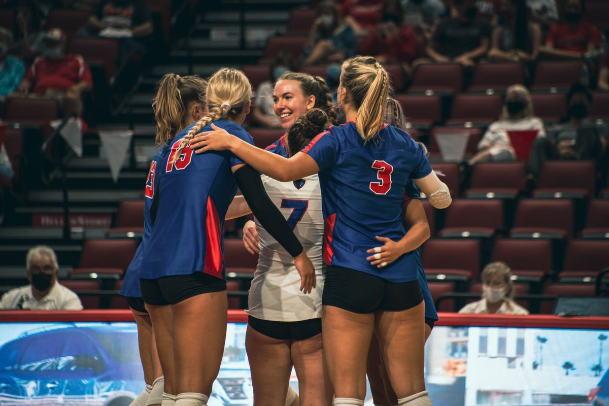 DePaul tops Illinois State 3-1 in an exhibition matchup to close out preseason strong 💪 

#dpuvb