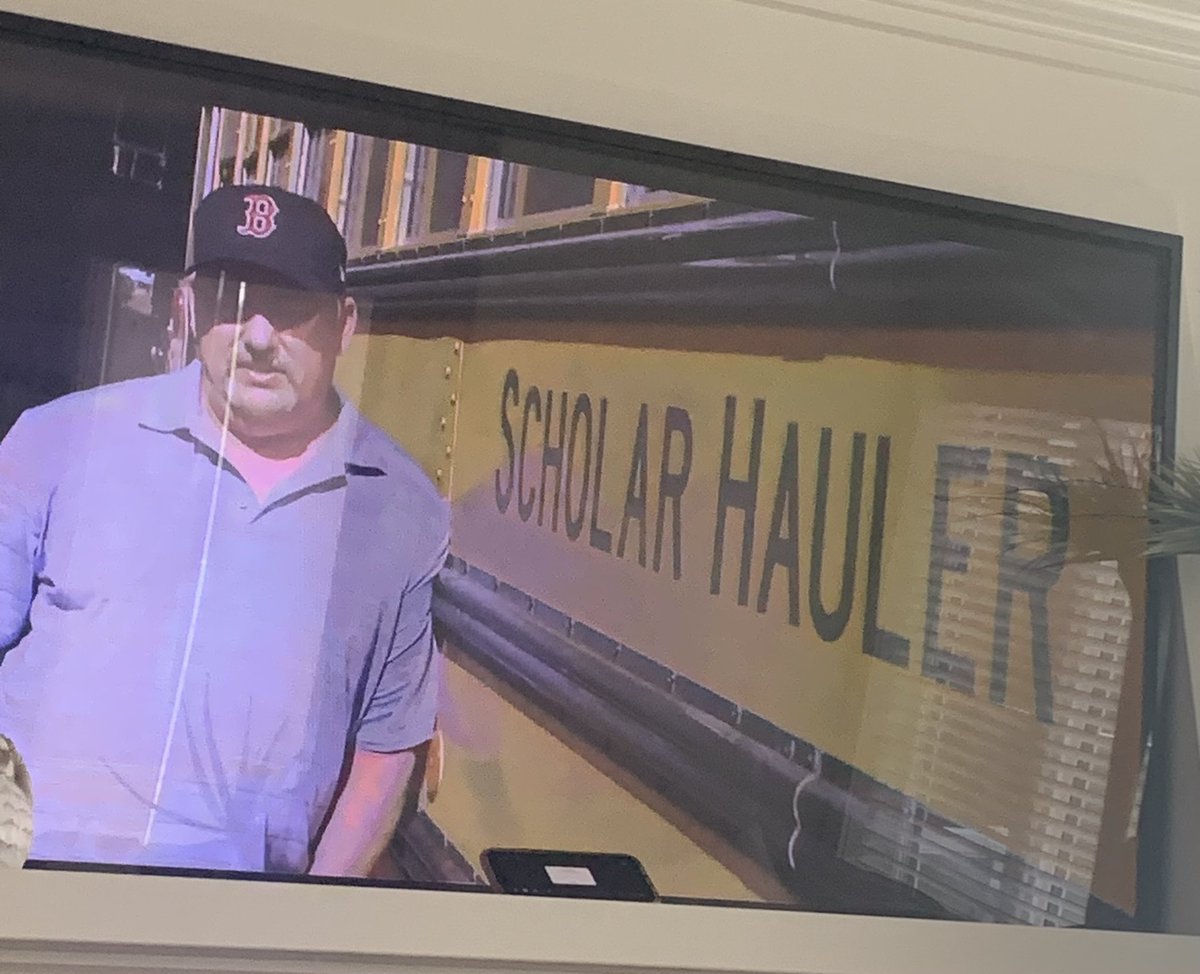 curators_edu's tweet photo. Isn’t this the BEST idea for busses?? Freaking amazing!!! #Scholarhauler #ReLit2021 @DrJCarrington https://t.co/cArXQFALN1