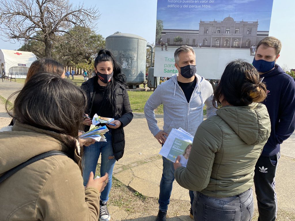 FedeFulini's tweet photo. Gracias a todos y todas nuestros compañeros y compañeras qué día a día están militando con enorme alegría y convicción.
#BuscaElSol #UnidadCiudadana https://t.co/PYuqPlvWr7