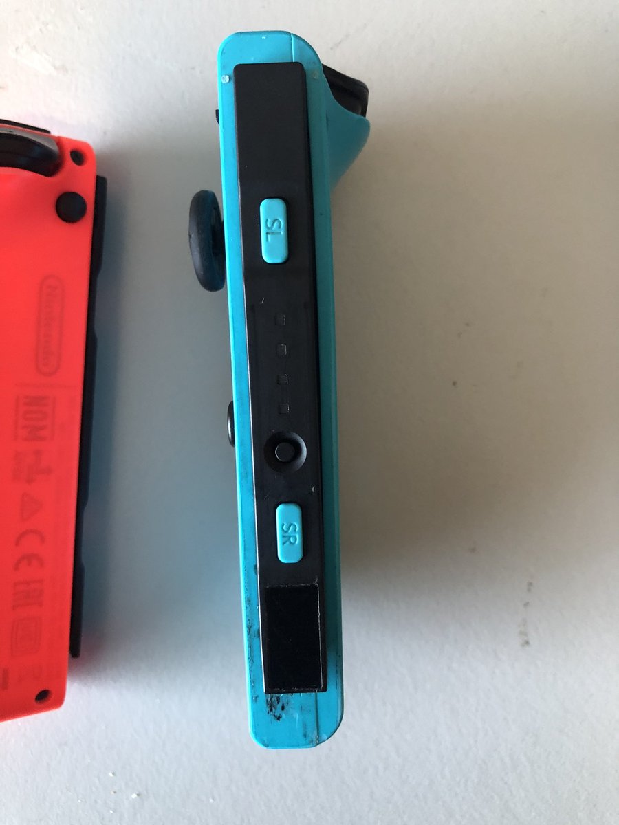 sonicskye's tweet image. Purchased a new neon switch controller from @BIGW online but they sent me a broken (and apparently used) pair.