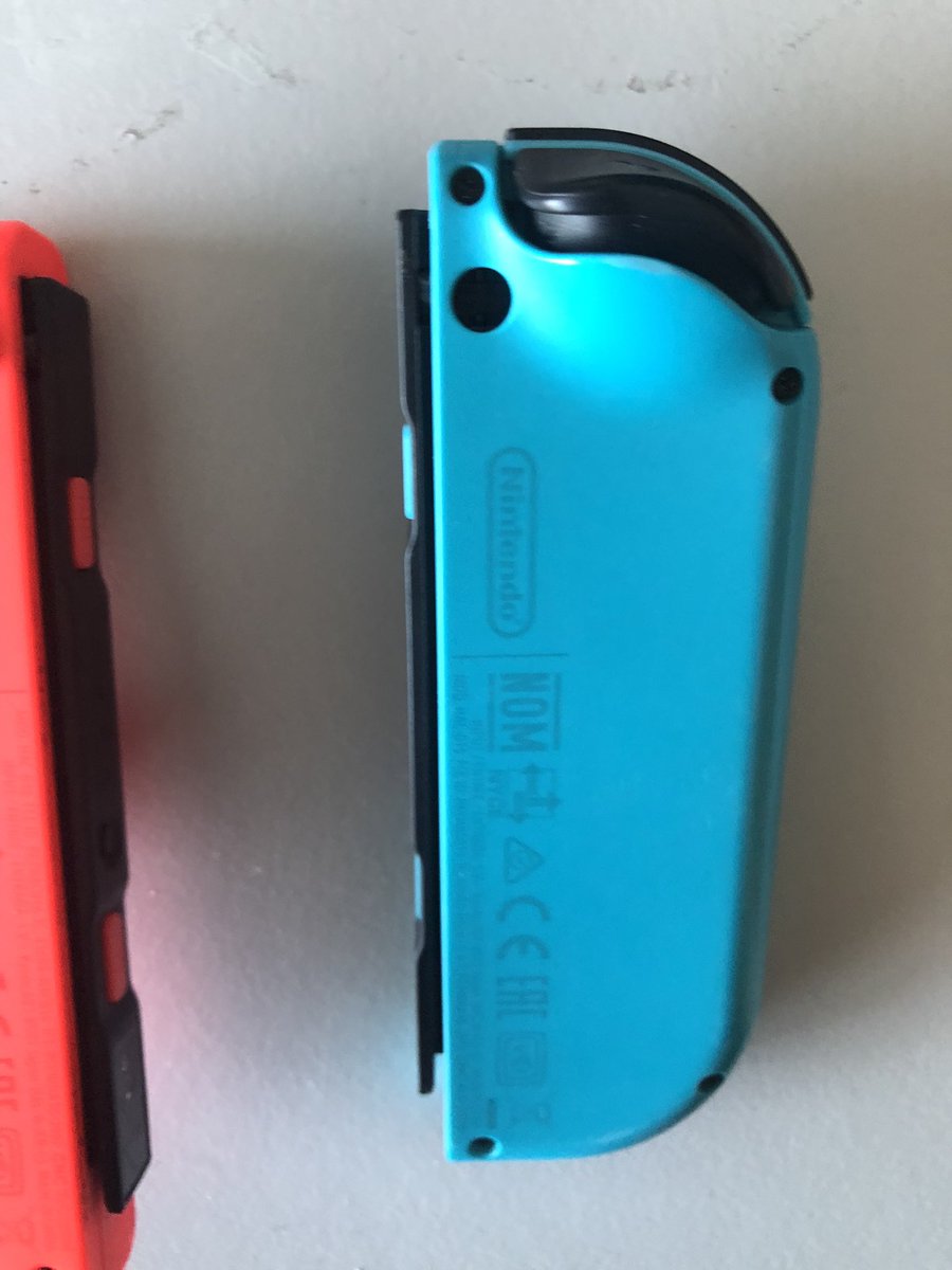 sonicskye's tweet image. Purchased a new neon switch controller from @BIGW online but they sent me a broken (and apparently used) pair.