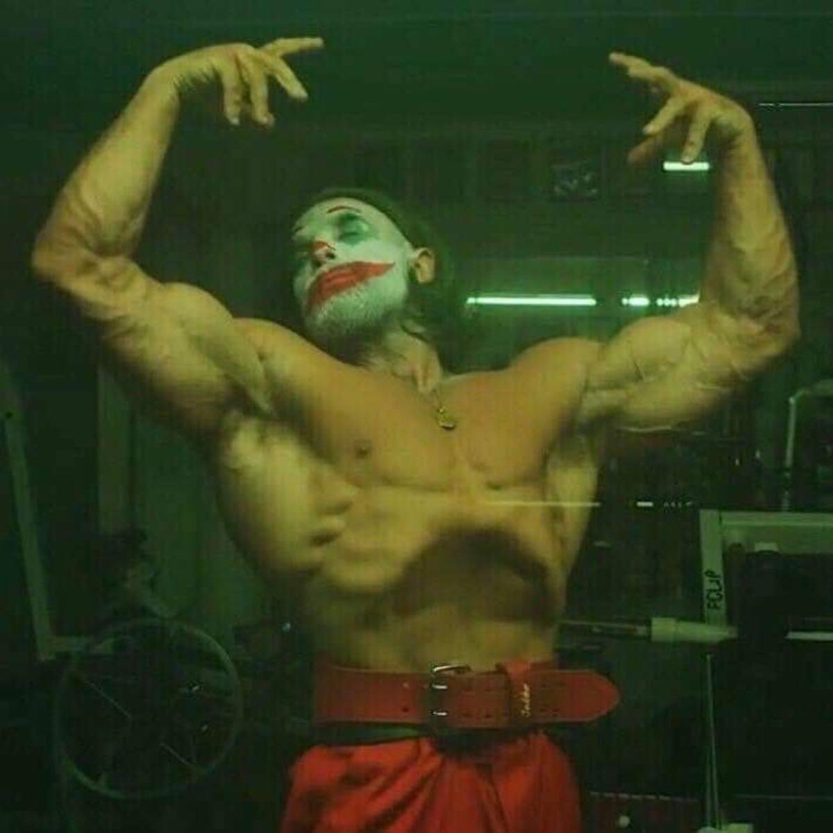 trentandrewrld's tweet photo. Weakest                        Strongest
kanye fan                       Drake fan https://t.co/T79zL2n1FJ