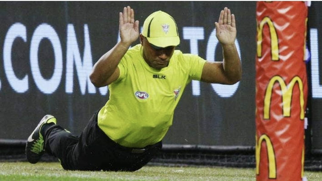 Nerds4lifeSC's tweet photo. We need a David Rodan Goal Umpire AFL Evolution 2 DLC. I'd pay for this.
#AFL #AFLEvolution2 https://t.co/Eg3LC2aTPH