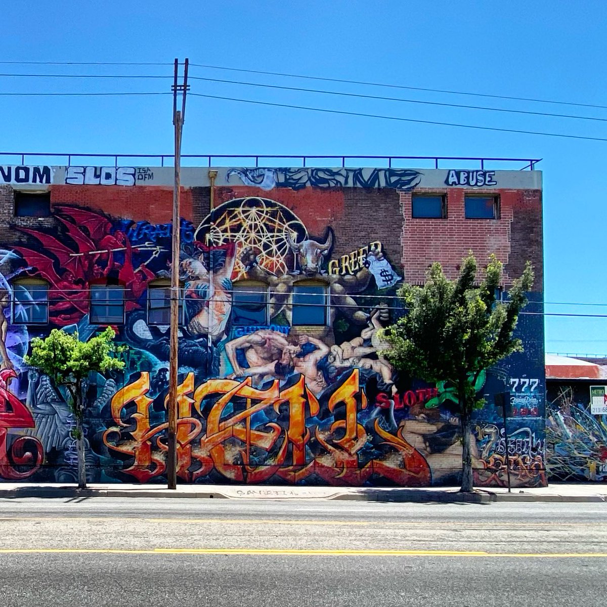 Menace Resa
#alamedastreet #artsdistrict