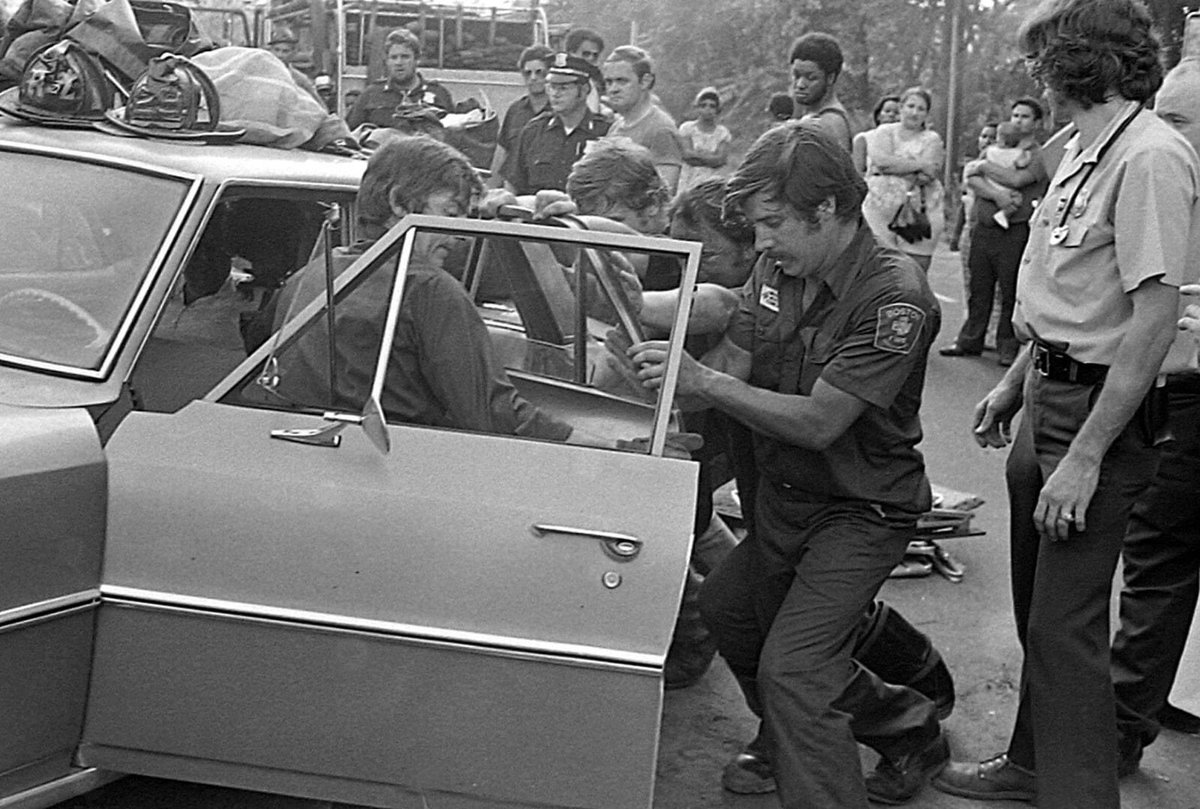 BFDRescue2's tweet photo. #R2Alumni #Throwback August 21,1976. American Legion Highway. Photo credit our good friend George Rizer. #BFDLadder29 #BFDRescue2 #BostonRescue2 #Rescue2 #BFD #BostonFire #ChiefMiller #cruisingtheave  #BostonFireWire #liveboston617 #Boston #Firefighter #Rescue #BFDE52L29R2 https://t.co/xxqN4MLcim