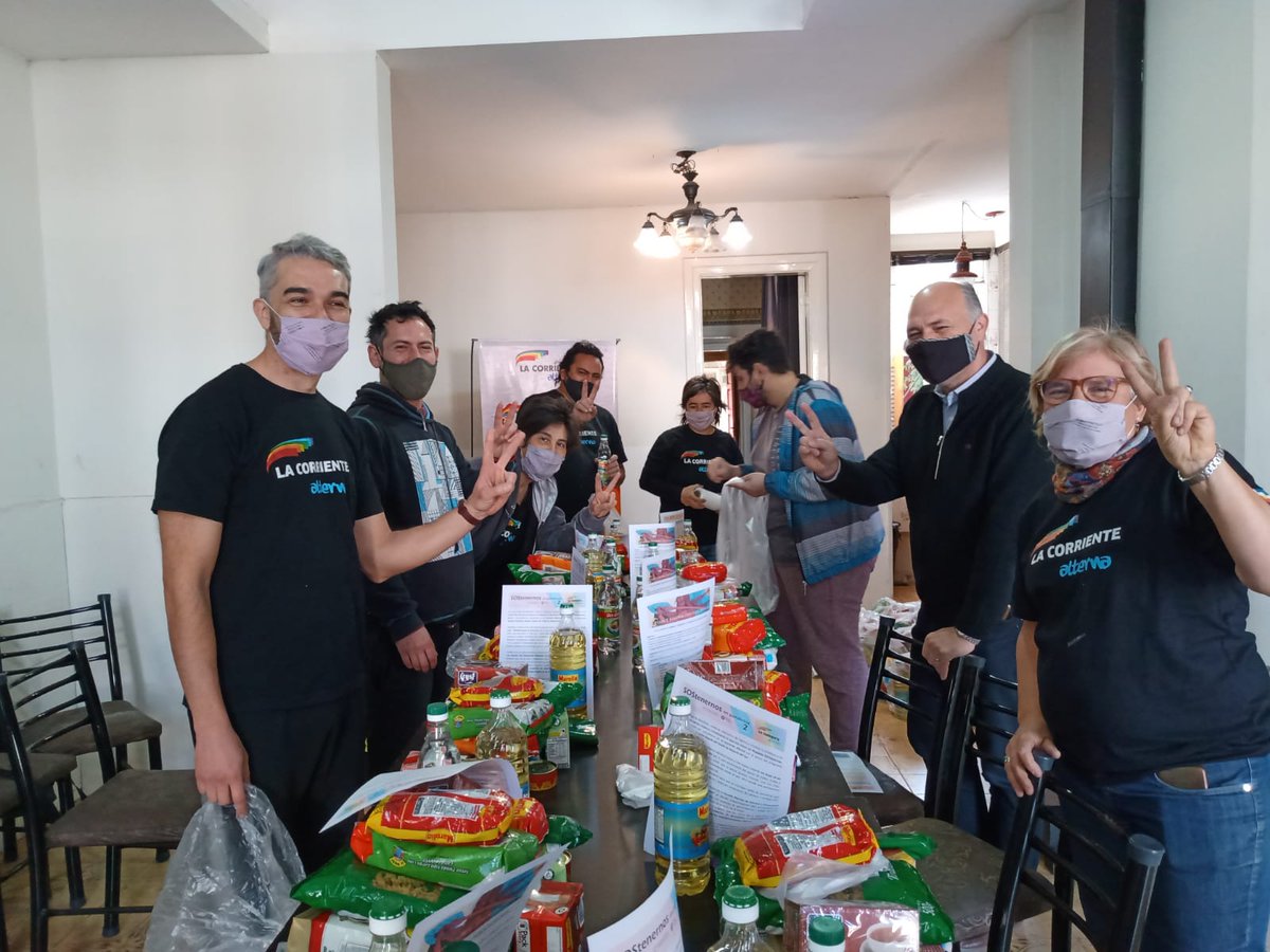 grcarmonac's tweet photo. Mendoza | Nos reunimos con compañeres de la Corriente Alterna, espacio de diversidades de La Corriente Mendoza. Enorme tarea de apoyo alimentario a sectores de la comunidad LGTB.

Entre tod☀️s, vamos por la #LaVidaQueQueremos. Siempre con @alferdez y @CFKArgentina https://t.co/k5sBAuaqnn