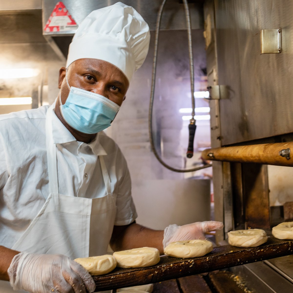 Kossars's tweet photo. We're serving up authenticity, passion, and tradition right down to the very last bite. #KossarsBagelsAndBialys #Kossars #KossarsBialys #Bialy #Breakfast #BreakfastSandwich #NewYork https://t.co/XLtfX304qB