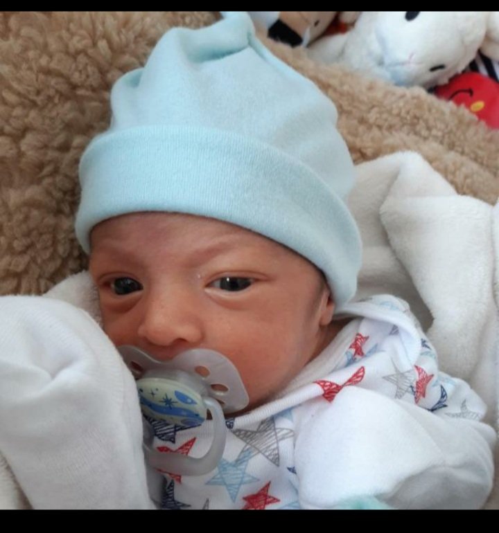 Veronica Acevedo Amigos Hoy No Pido Hoy Les Ruego Envien Mucha Fuerza Para Leon Que Esta En El Cti Del Circulo Catolico Luchando Tiene Apenas Un Mes De Vida Es Un