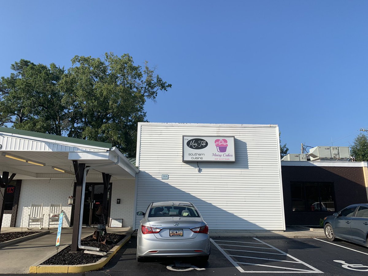 rawwdog99's tweet image. Omgggg my god y’all afternoon evening morning!! First job 1400 miles god I’m exhausted!! @suzjdean this was the place!! Omgg ms destiny called it !! She had deep sweet accent @suzjdean do you have one..@sak_shoes @mattyrock2k the leaves omgggg! It’s called #maintable! Maxton Nc!