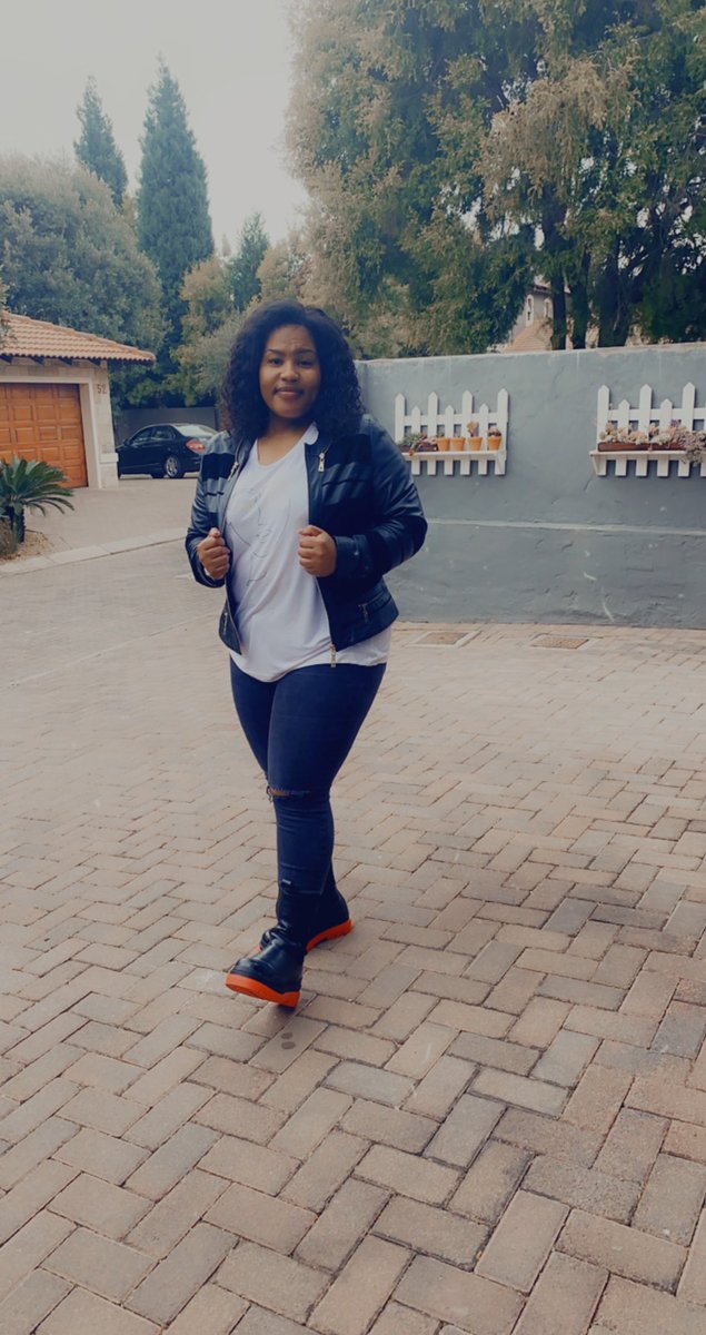 nhlakesm's tweet image. It’s been a great day!😊🙏🏼❤️ @QueenMbee I love you girl!❤️ Our friendship is truly one of a kind! #BlessedAndGrateful