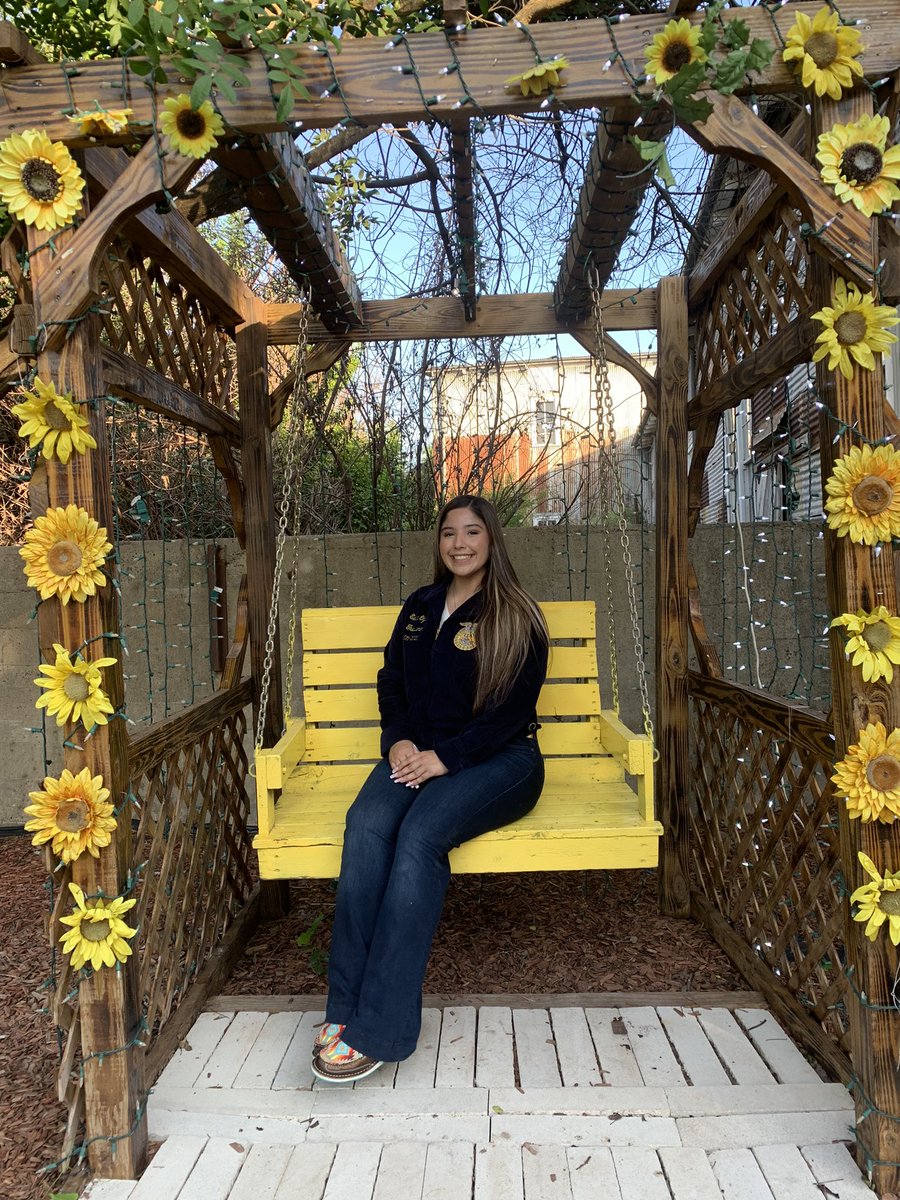 psja_ffa's tweet photo. Hi My name is Elisha Ozuna and I’m serving as your 2021-2022 Vice President! I love competing in different LDE’s, CDE’s and raising and showing cattle. I look forward to seeing how our FFA chapter can make a positive impact in your life because it certainly has made one in mine! https://t.co/xqv0DERh4D