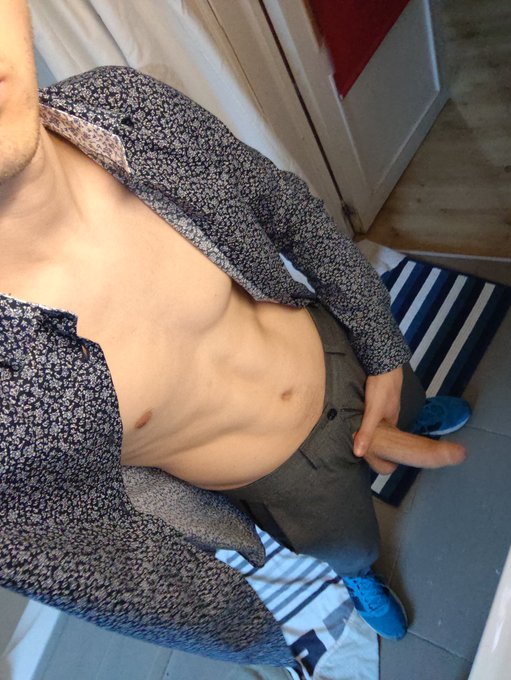 Je rentre de soir, t'es chaud pour me vider avant d'aller dormir ? https://t.co/iTzLaHX91Z<a href="/tag/maqueue"class="tags"><span>#maqueue</span></a>